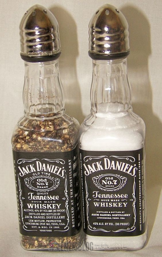 Jack-Daniels-11 Jack Daniel's prima lo bevi e poi ricicli la bottiglia