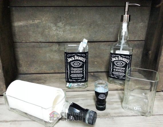 Jack-Daniels-23 Jack Daniel's prima lo bevi e poi ricicli la bottiglia